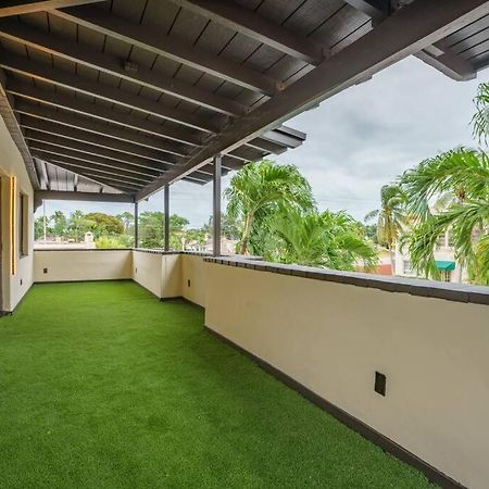 New! Miami & Calle Ocho Simpson'S Funhouse! Exterior photo