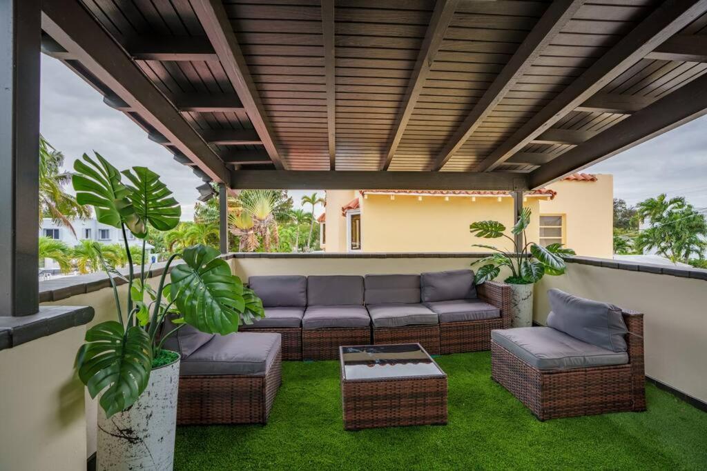 New! Miami & Calle Ocho Simpson'S Funhouse! Exterior photo