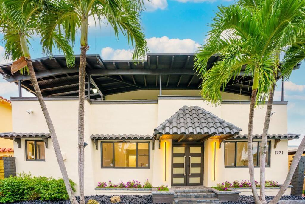 New! Miami & Calle Ocho Simpson'S Funhouse! Exterior photo