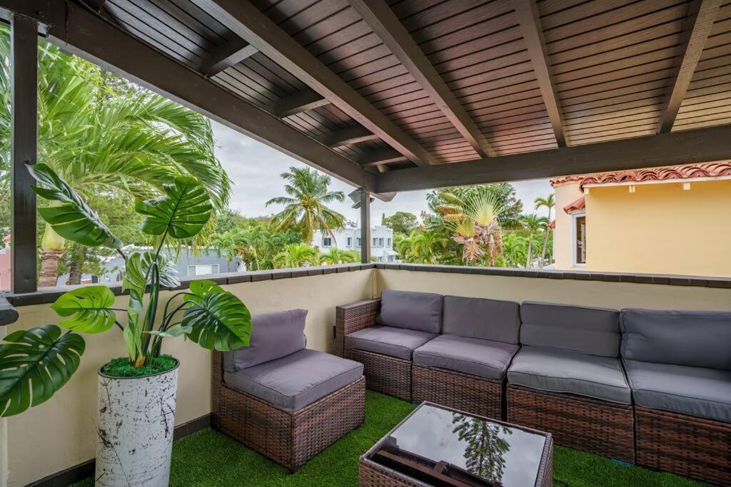 New! Miami & Calle Ocho Simpson'S Funhouse! Exterior photo
